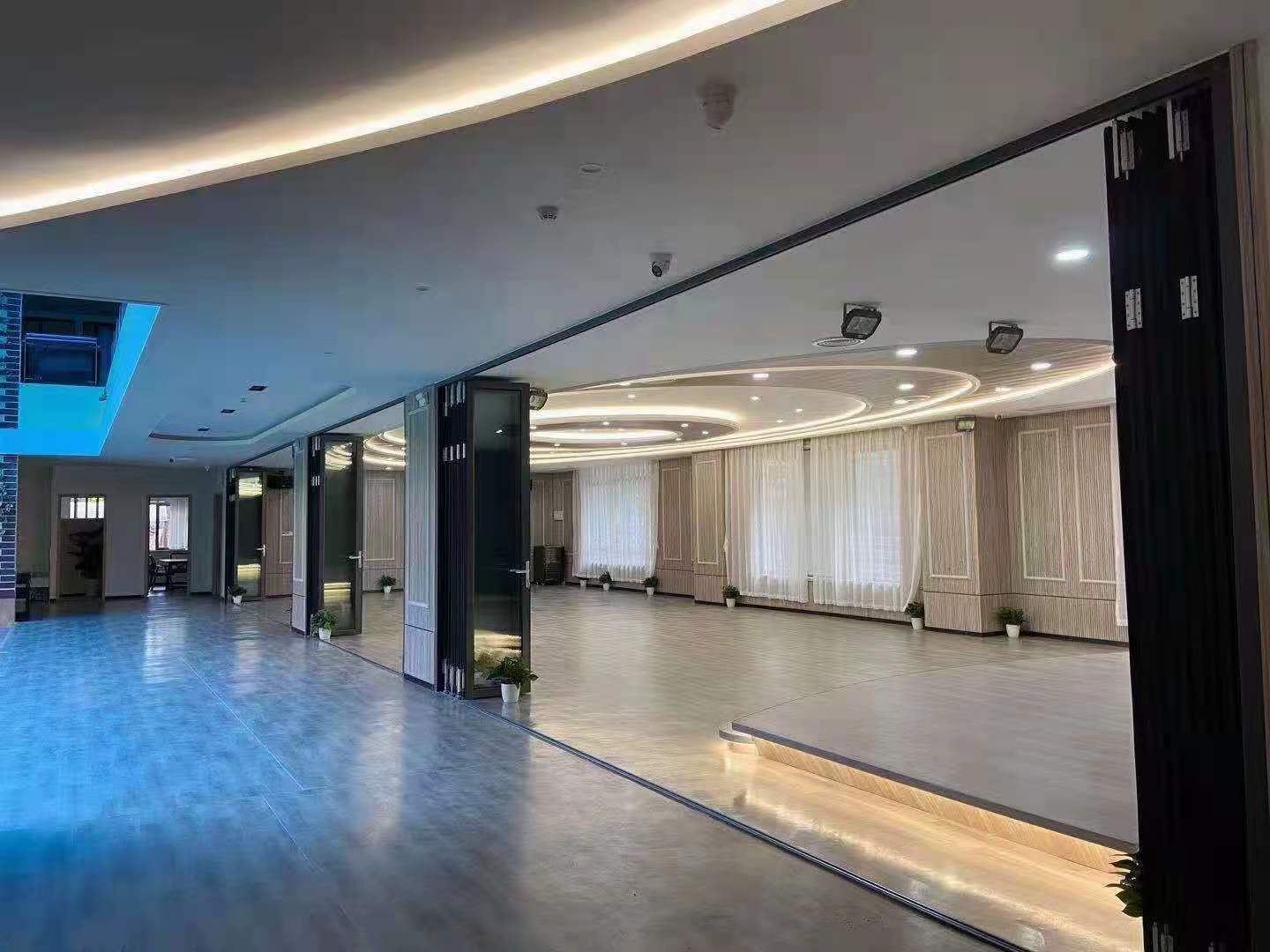 75重型折疊門，還你超大視野